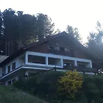 Tra Il Bosco E Il Lorica
