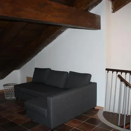 Tra Il Bosco E Il * Lorica