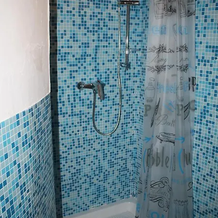 Tra Il Bosco E Il * Lorica