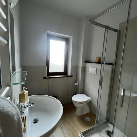 Tra Il Bosco E Il Ferienhaus *