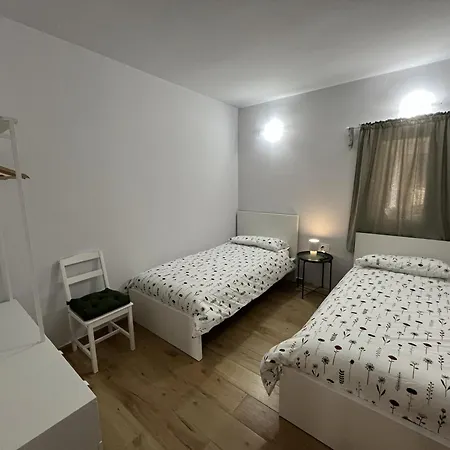 Tra Il Bosco E Il Ferienhaus