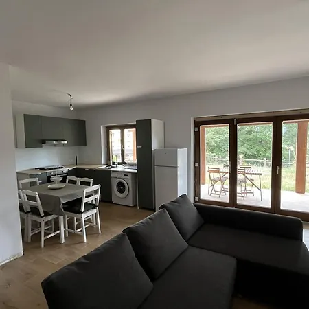 Tra Il Bosco E Il * Lorica